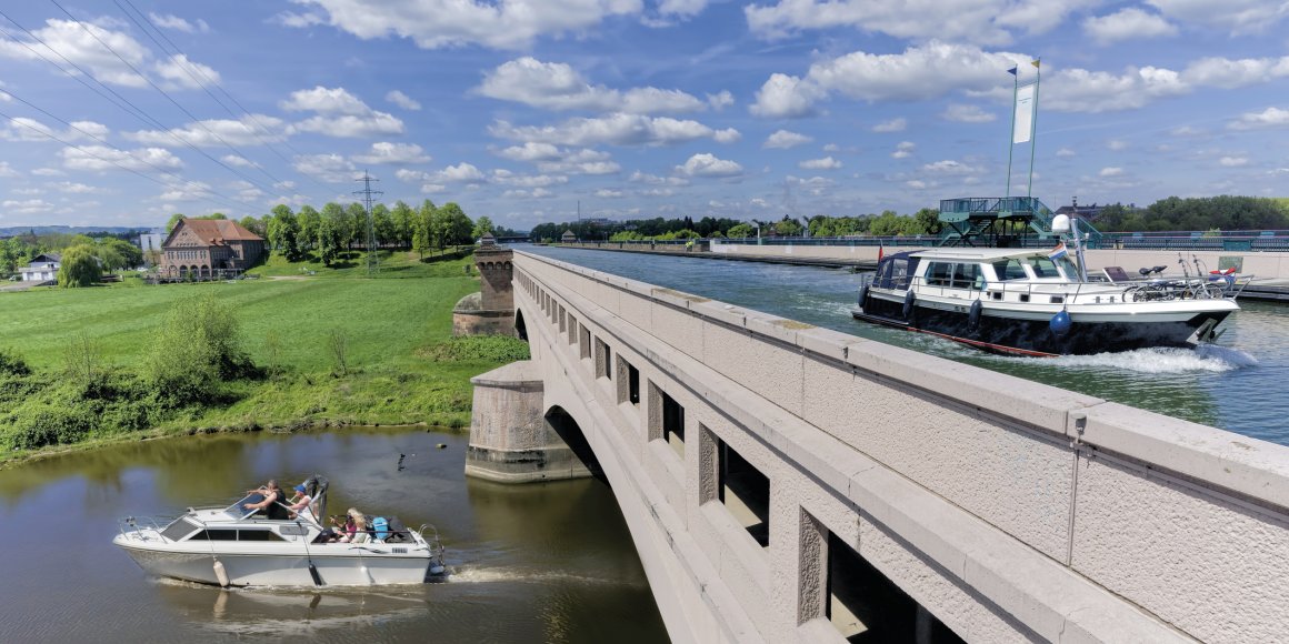 Mittellandkanal über der Weser - Mindener Wasserstraßenkreuz
