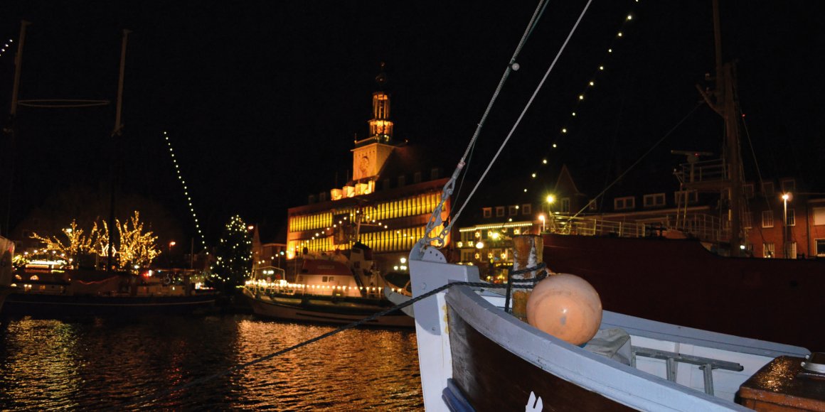 Weihnachtlicher Ratsdelft in Emden