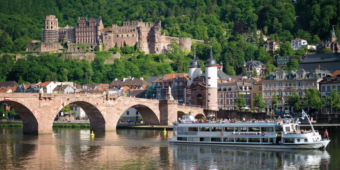 Schifffahrt auf dem Neckar bei Heidelberg
