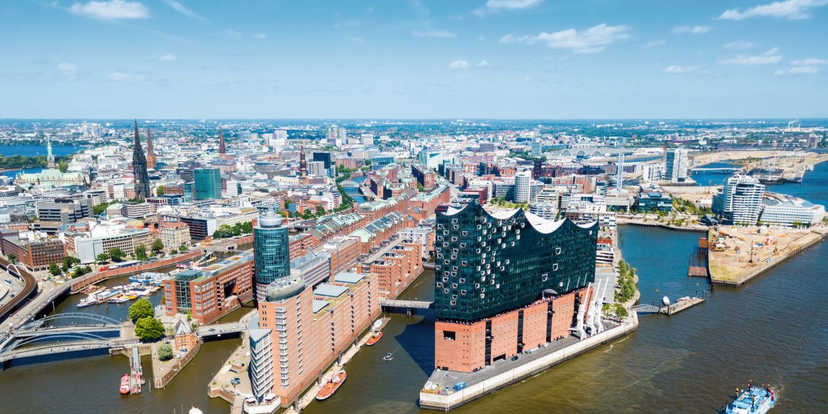 Blick auf Hamburg und Elbphilharmonie