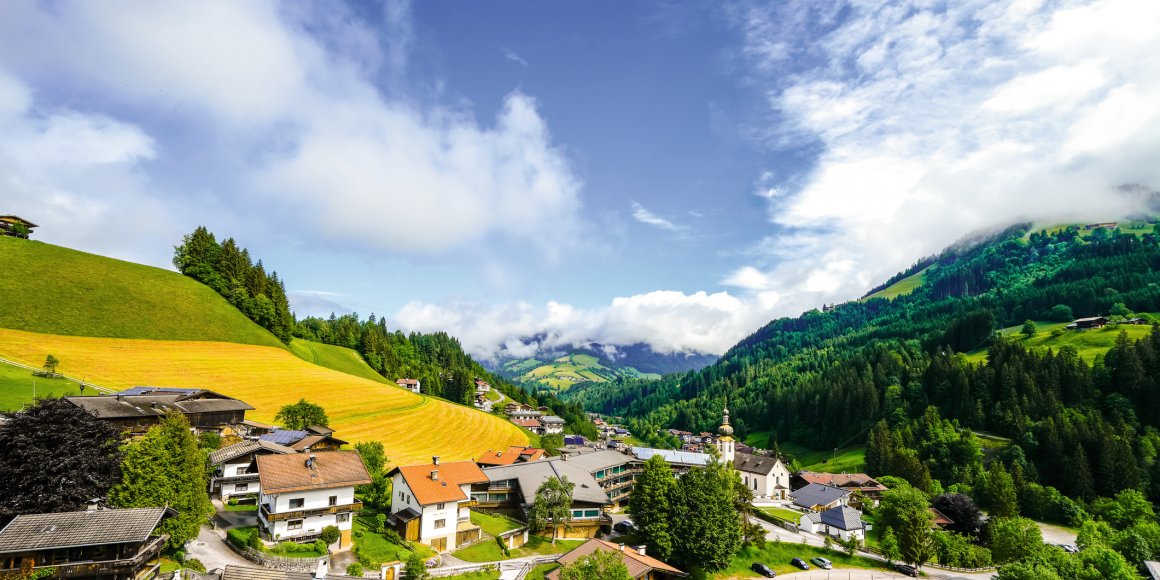 Blick auf das Dorf Auffach