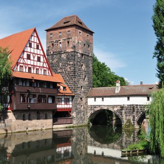 Weinstadel und Wasserturm an der Pegnitz in Nürnberg