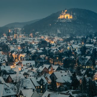 Schloss Wernigerode mit Stadt im Vordergrund