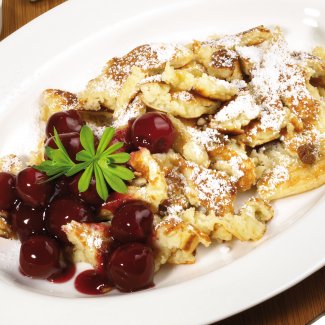 Kaiserschmarrn mit Kirschkompott