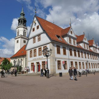 Altes Rathaus und Stadtkirche in Celle