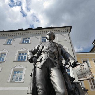 Statue vor dem Rathaus in Lienz