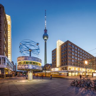 Alexanderplatz mit Weltzeituhr und Fernsehturm