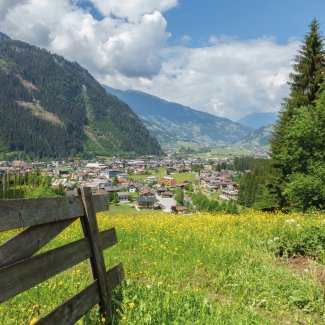 Blick auf den Urlaubsort Mayrhofen im Zillertal
