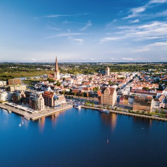 Stadthafen Rostock mit Speichern
