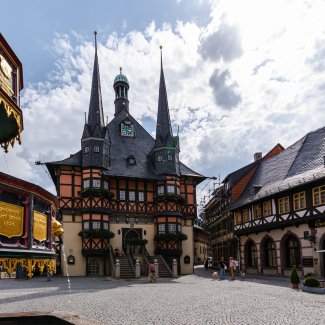 Rathaus Wernigerode mit Brunnen am Marktplatz