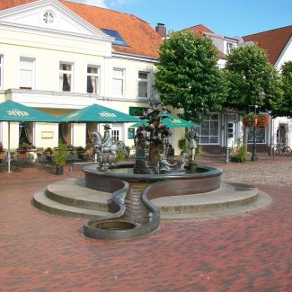 Sagenbrunnen in der Innenstadt von Jever