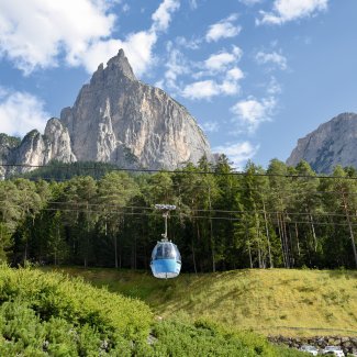 Seilbahn am Berg Schlern