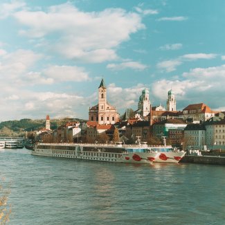 Kreuzfahrtschiffe am Donaukai, Passau