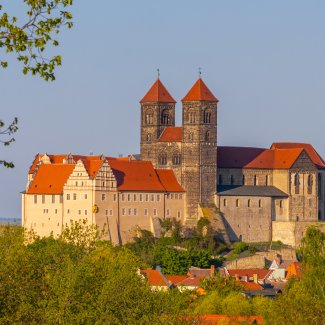 Stiftskirche St. Servatii und Schloss
